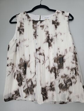 Calvin Klein Cream & Brown Pleated Sleeveless Blouse